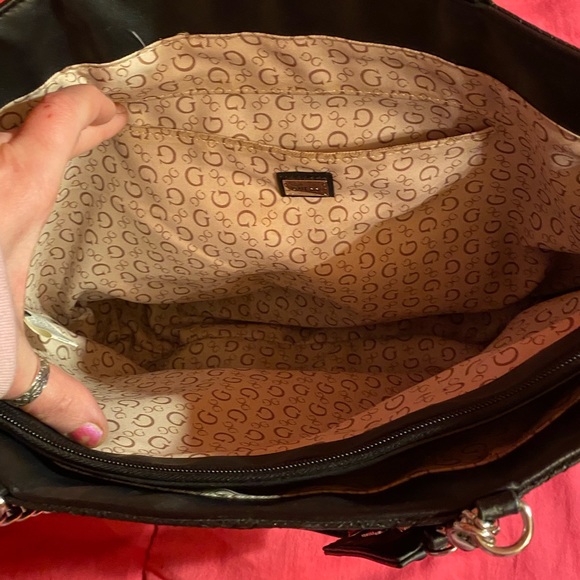 Guess Tote purse - Picture 5 of 11